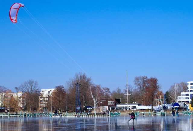 Kite-Skater vor dem SC Gothia - Photo © SailingAnarchy.de
